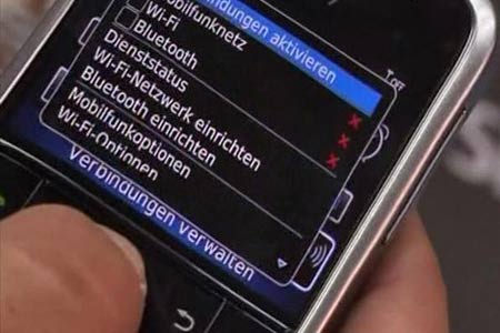 هاتفان ذكيان بنظام تشغيل جديد من بلاكبيري