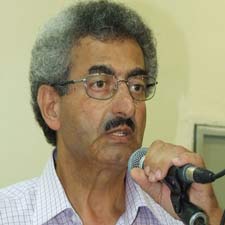 أشربُ حُزني عَلَلاً..!