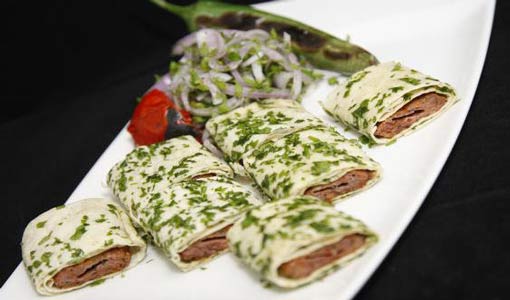 الكباب التركي مع شوربة دجاج بالبطاطا المحمرة