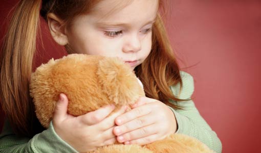 الخجل لدى الأطفال.. حالة وراثية أم تربوية؟