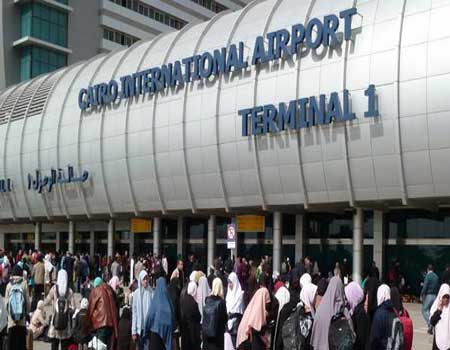 «حمار ضال» يرفع الطوارئ بمطار القاهرة