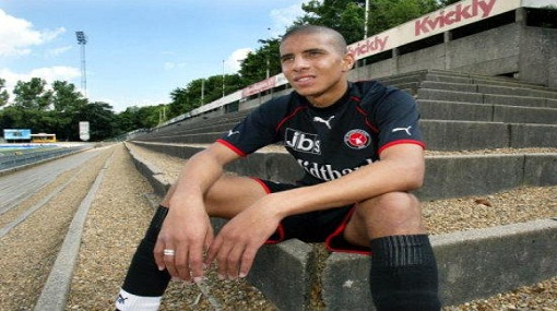 لاعب تكمن سعادته في إقتناء السيارات