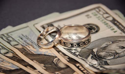 مال الزوجة بين الحق الشرعي ووصاية الزوج