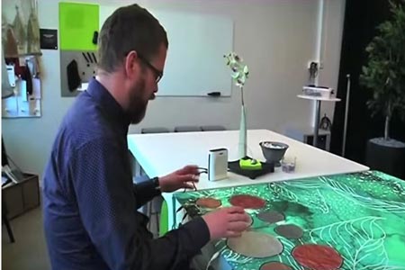 مفرش «ذكي» يعزف الموسيقى