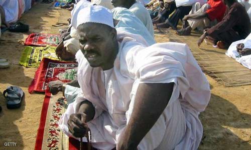 نيجيريا.. إفطار على قارعة الطريق