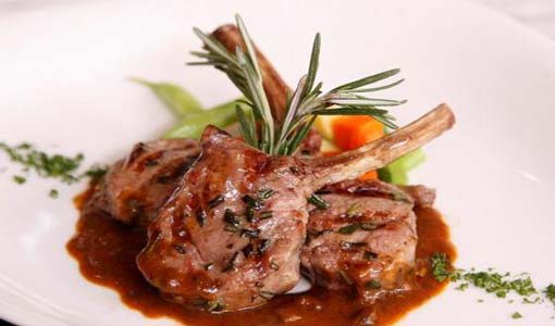 ريش الضأن الروستو بصلصة الزبد مع الزيتون  والأرز البسمتي الحار