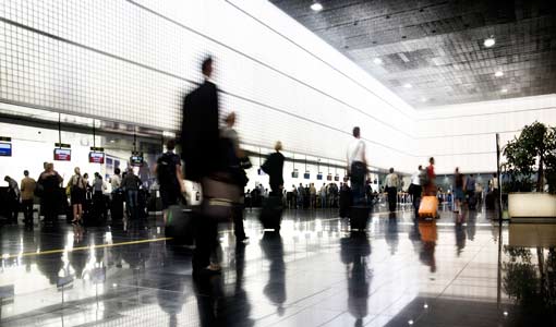 «سفر الزوج مع الأصدقاء» أكثر متعة ولكن