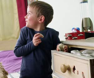 عندما يسرق الصغار.. كيف نعالج الأمر؟