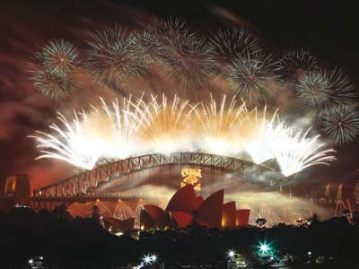 العالم يستقبل 2013 باحتفالات و«ترقب»