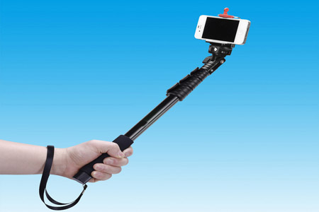 اليابان.. تمنع عصا السيلفي في محطاتها