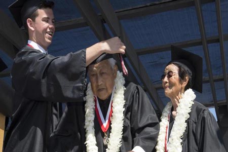 شهادة الثانوية لمعمرين بعد عقود من فصلهما