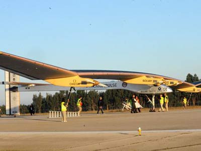 تجربة طائرة بالطاقة الشمسية