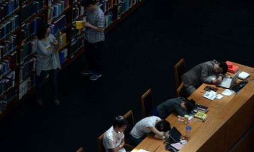 تأخير بداية اليوم الدراسي له.. فوائد عديدة