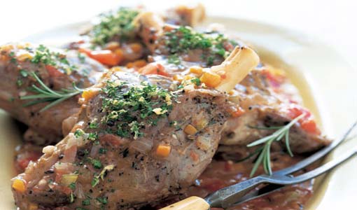 حساء الخضار والحمص مع الفخذة الضأن بالأعشاب