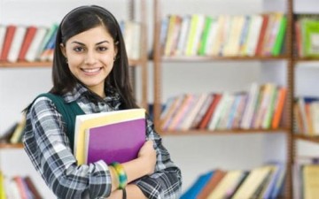 لا تتزوج مثقفة.. مطبخها فارغ ومكتبتها عامرة