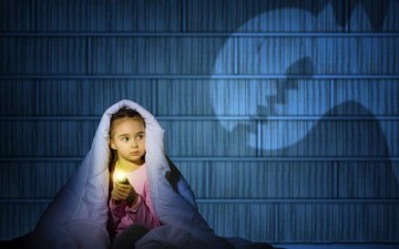 خوف الطفل من الظلام.. أسبابه وحلوله