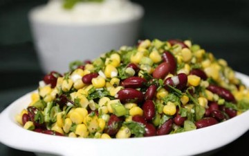 سلطة الفاصولياء الحمراء والذرة