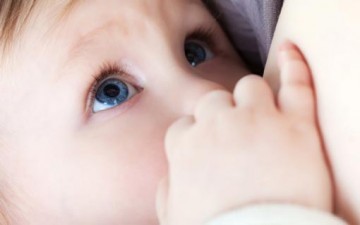 حليب الأم.. كنز غذائي ضروري