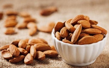 لا يمكن الاستغناء عن اللوز