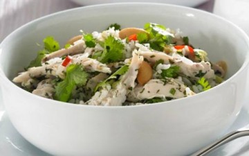 سلطة الأرز والدجاج التايلندية