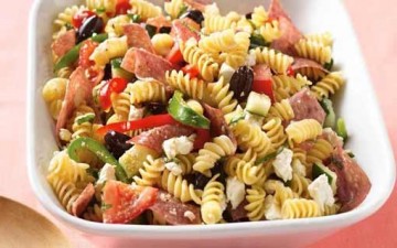 سلطة المعكرونة اليونانية