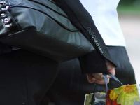 المرأة وحقيبة اليد.. توأمان ولكن؟