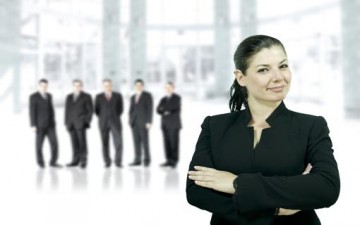 المرأة القوية.. من هي؟