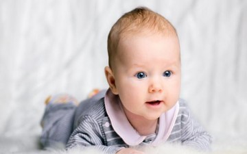 كيف ينمو رضيعك بين الشهرين السابع والتاسع؟