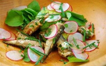 السردين بالأعشاب وزيت الزيتون