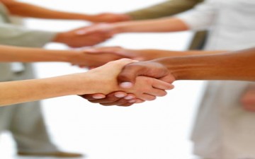 كيف تعيدين المياه إلى مجاريها مع الآخرين؟