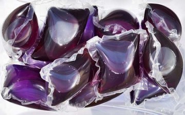 كبسولات تنظيف الملابس تزيد من معدلات تسمُّم الأطفال