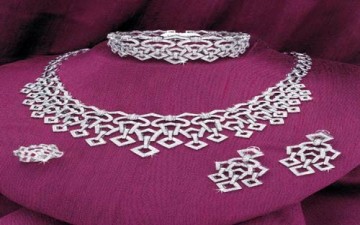 قواعد ارتداء المجوهرات في كل المناسبات