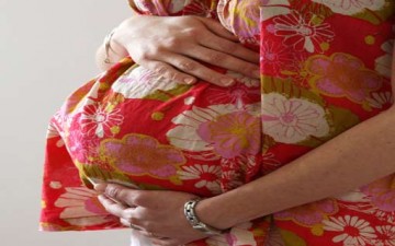 الحمل المتأخر.. إحراج للآباء والأبناء!