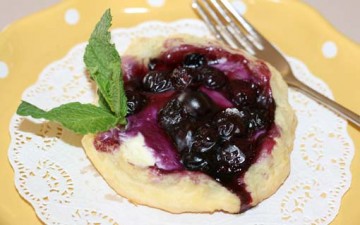 توت مع فستق وجبن (مسكربون)