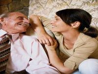 الزواج برجل مسن..كيف نتعايش مع الإنتقادات؟