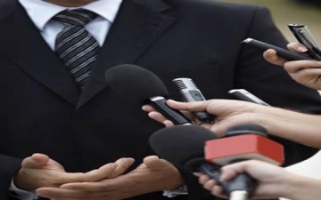 العلاقة بين الإعلام والسلطة