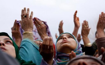 كل شيء به قائم.. وكل محتاج إليه وله