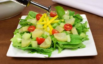 كميات ضئيلة من زيت الزيتون تضاعف فوائد السلطات