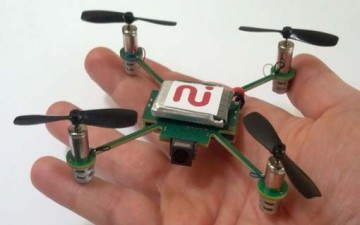 كاميرا طائرة تتبع صاحبها وتنفذ أوامره