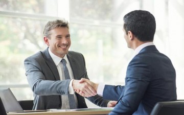 خطوات تمكنك من بدء حوار مثمر مع مديرك