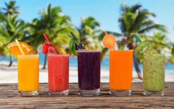 العصائر الطازجة.. تقيك وعائلتك أمراض الصيف