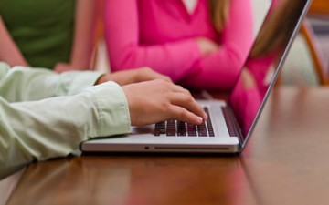 الشباب والإكتفاء بثقافة الكمبيوتر