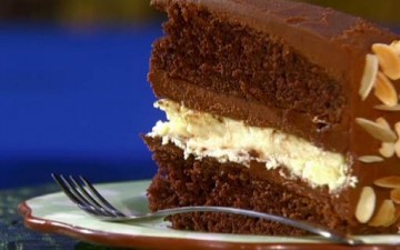 كيك بحشو كريمة الشوكولاتة