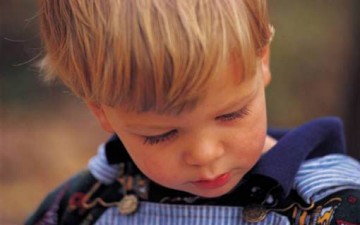 كيف نتعامل مع الطفل إذا كذب؟