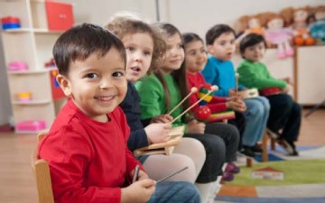 الطفل والتعلم باللعب