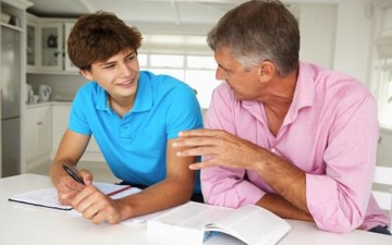 أيها الآباء: صادقوا أبناءكم المراهقين