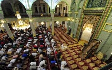 العلاقات بين البشر