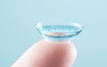 أضرار العدسات اللاصقة ونصائح لاستعمالها