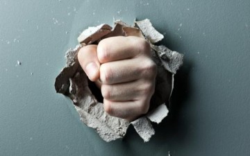 لا تغضب أبداً