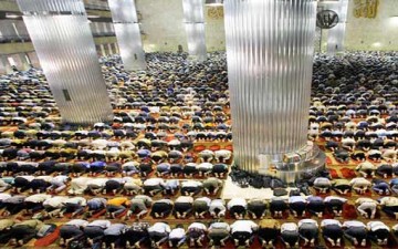 القيم والتقاليد الإسلامية في المجتمع الحديث